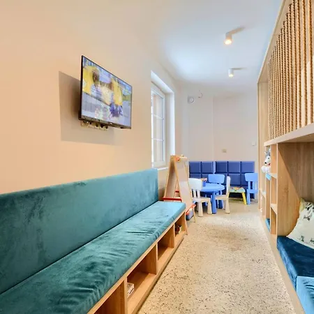 Гостевой дом Jagodowy & Luksusowe Ze Sniadaniami Sauna Balia Jacuzzi Bilard Latem Basen Podgrzewany Z Widokiem Na Gory 4km Do Zieleniec Arena *