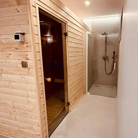 Гостевой дом Jagodowy & Luksusowe Ze Sniadaniami Sauna Balia Jacuzzi Bilard Latem Basen Podgrzewany Z Widokiem Na Gory 4km Do Zieleniec Arena *