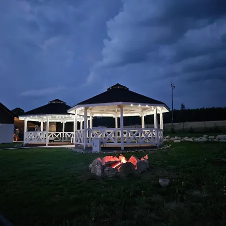 Гостевой дом Jagodowy & Luksusowe Ze Sniadaniami Sauna Balia Jacuzzi Bilard Latem Basen Podgrzewany Z Widokiem Na Gory 4km Do Zieleniec Arena