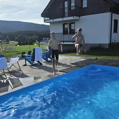 Гостевой дом Jagodowy & Luksusowe Ze Sniadaniami Sauna Balia Jacuzzi Bilard Latem Basen Podgrzewany Z Widokiem Na Gory 4km Do Zieleniec Arena Lasowka