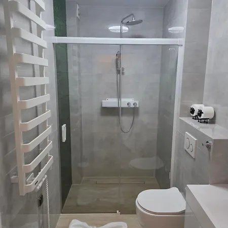 Jagodowy Ski&spa Delux Z Widokiem Na Gory,4km Od Zieleniec Arena Podgrzewany Basen Zewnetrzny Latem,bilard,wi-fi W Cenie Restauracja,balia,sauna Na Miejscu Penzion Lasowka