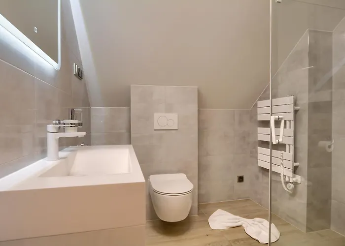 게스트하우스 Jagodowy Ski&spa Delux Z Widokiem Na Gory,4km Od Zieleniec Arena Podgrzewany Basen Zewnetrzny Latem,bilard,wi-fi W Cenie Restauracja,balia,sauna Na Miejscu 3*