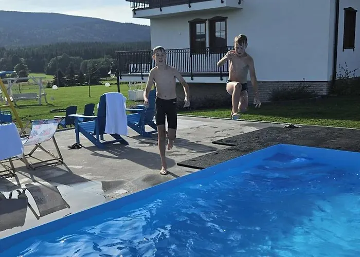 게스트하우스 Jagodowy Ski&spa Delux Z Widokiem Na Gory,4km Od Zieleniec Arena Podgrzewany Basen Zewnetrzny Latem,bilard,wi-fi W Cenie Restauracja,balia,sauna Na Miejscu Lasowka